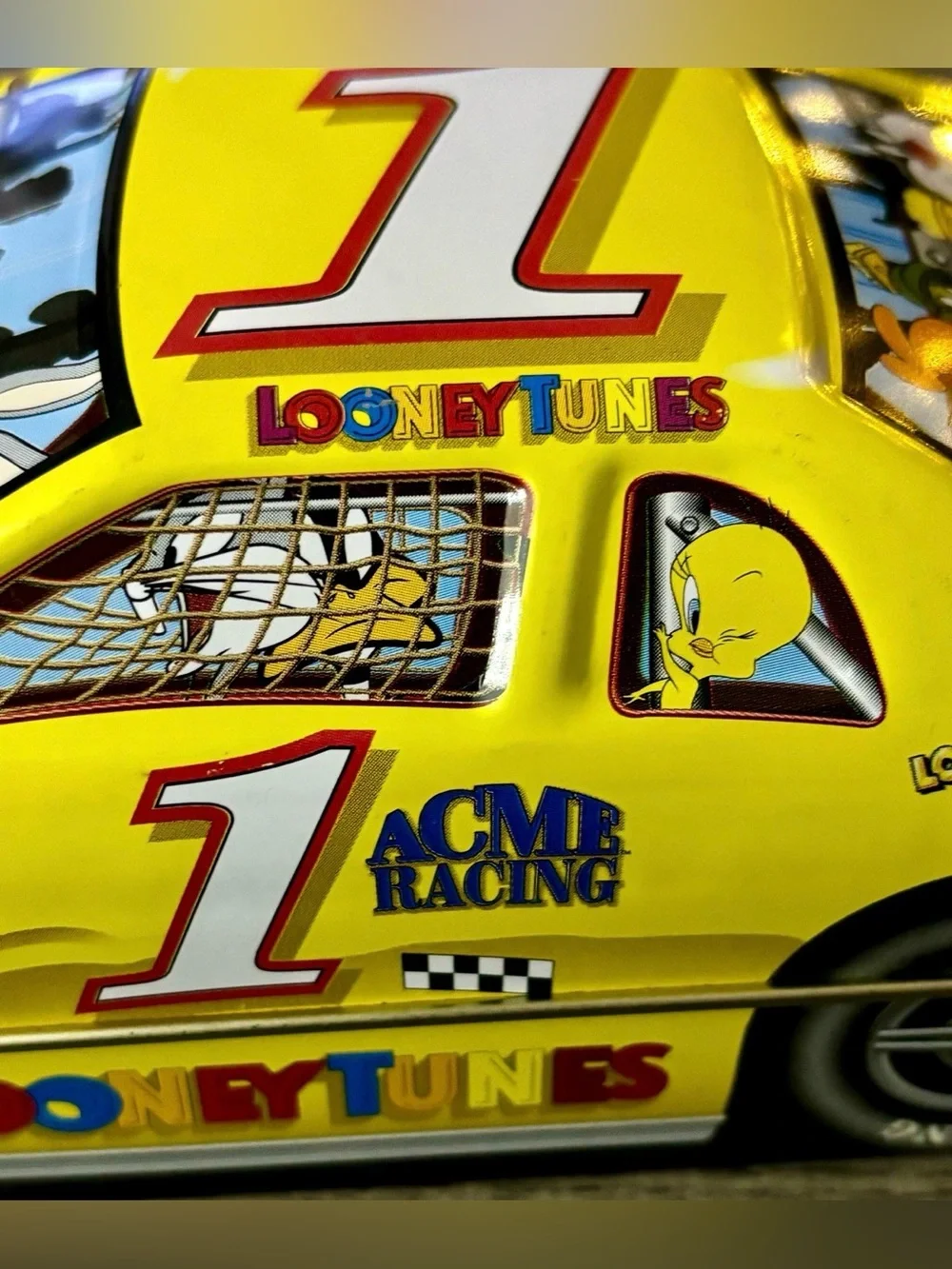 Looney Tunes vintage Race Car Storage Tin Bugs Bunny Daffy Duck Foghorn Leghorn